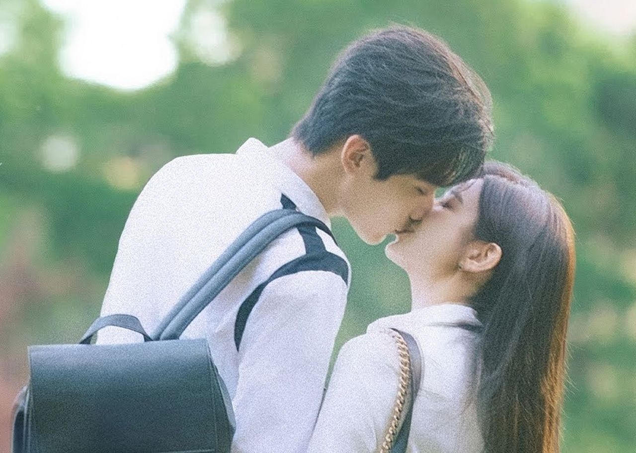 Phát ngượng với phim ngôn tình Trung Quốc nhiều cảnh hôn nhất 2025, cặp chính lệch nhau 19 tuổi mà cháy hơn Free Fire- Ảnh 4. Phát ngượng với phim ngôn tình Trung Quốc nhiều cảnh hôn nhất 2025, cặp chính lệch nhau 19 tuổi mà cháy hơn Free Fire- Ảnh 4.