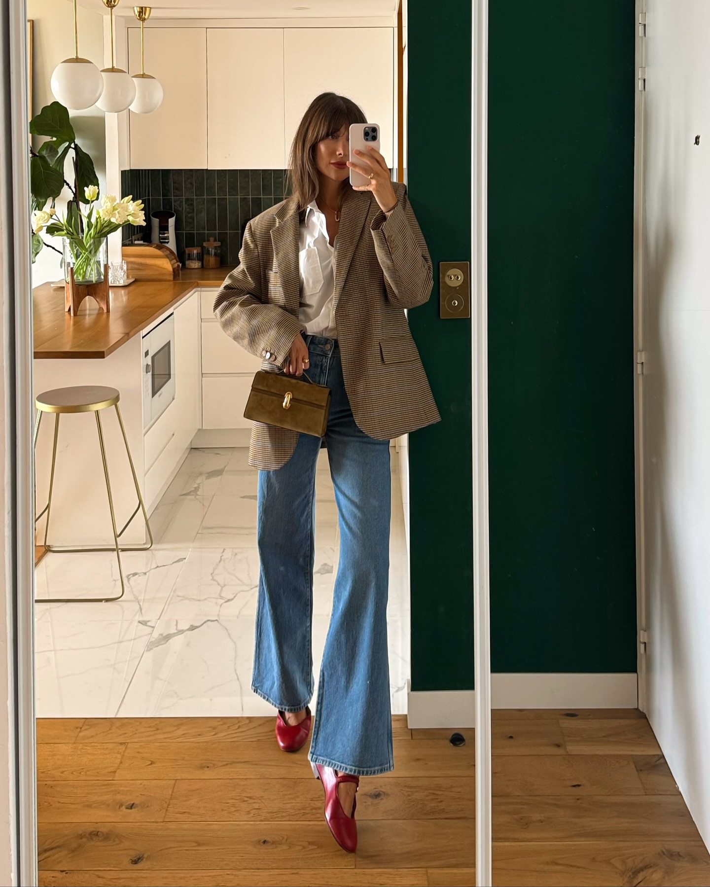 5 Mẫu giày giúp nâng tầm phong cách thời trang Pháp cho quần jeans Sành điệu - Ảnh 7. 5 Mẫu giày giúp nâng tầm phong cách thời trang Pháp cho quần jeans Sành điệu - Ảnh 7.