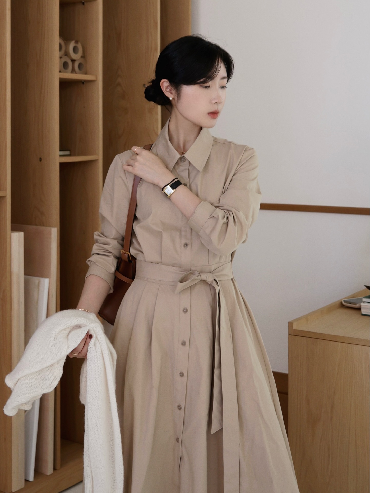 5 Item thời trang công sở không bao giờ lỗi mốt cho tủ đồ bạn thêm phong cách - Ảnh 10. 5 Item thời trang công sở không bao giờ lỗi mốt cho tủ đồ bạn thêm phong cách - Ảnh 10.