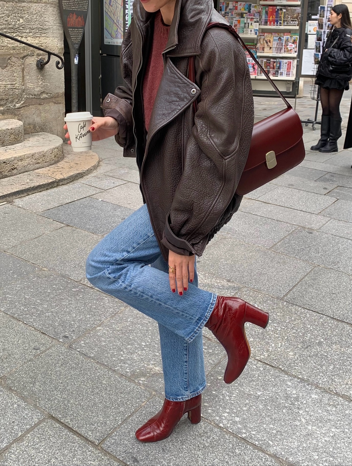 5 Mẫu giày giúp nâng tầm phong cách thời trang Pháp cho quần jeans Sành điệu - Ảnh 3. 5 Mẫu giày giúp nâng tầm phong cách thời trang Pháp cho quần jeans Sành điệu - Ảnh 3.