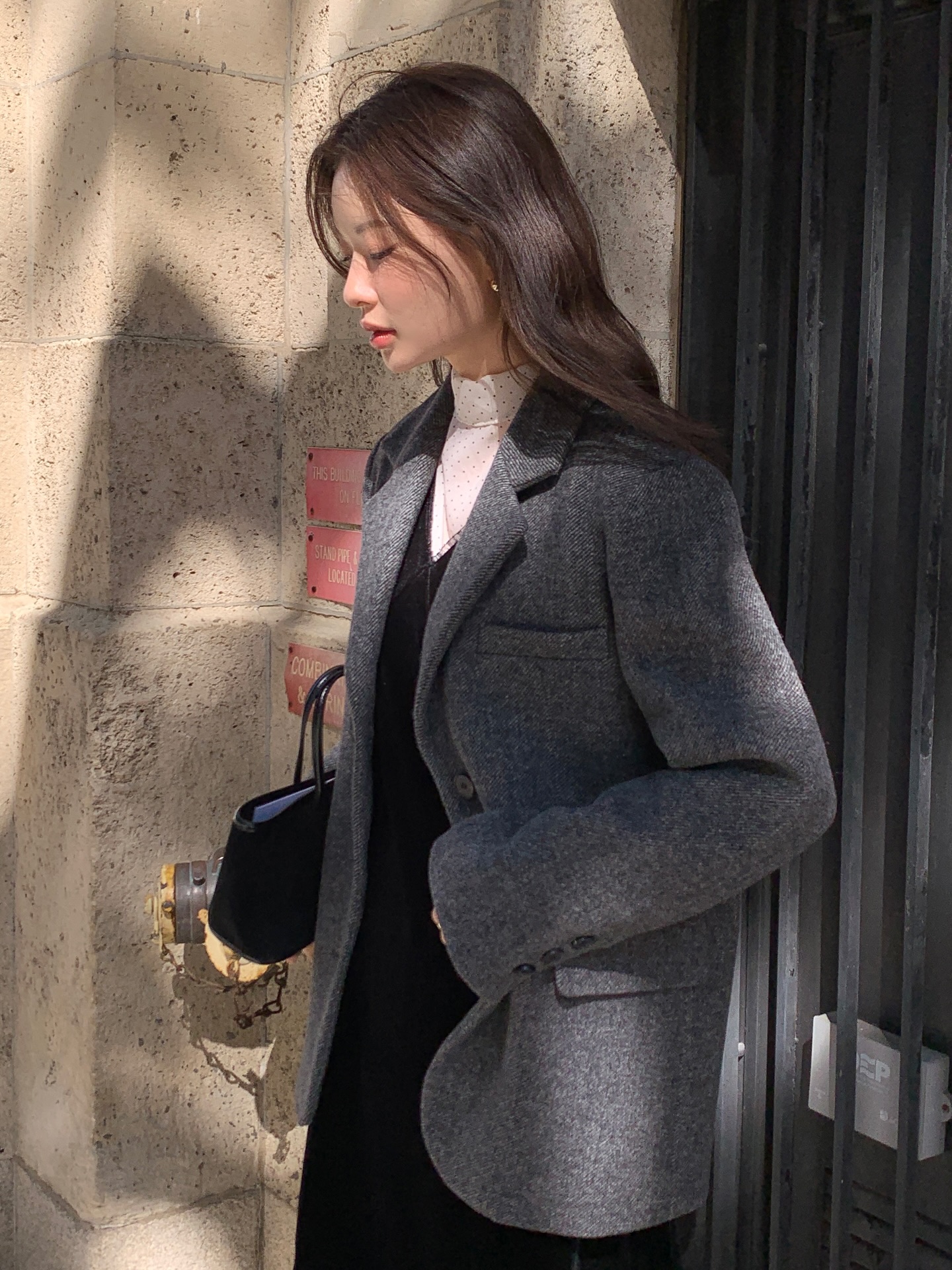 5 Item thời trang công sở không bao giờ lỗi mốt cho tủ đồ bạn thêm phong cách - Ảnh 1. 5 Item thời trang công sở không bao giờ lỗi mốt cho tủ đồ bạn thêm phong cách - Ảnh 1.