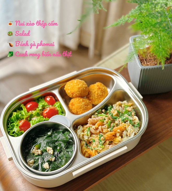 2 em bé hôm nào cũng háo hức, mong đợi đến giờ nghỉ trưa để khám phá bí mật 