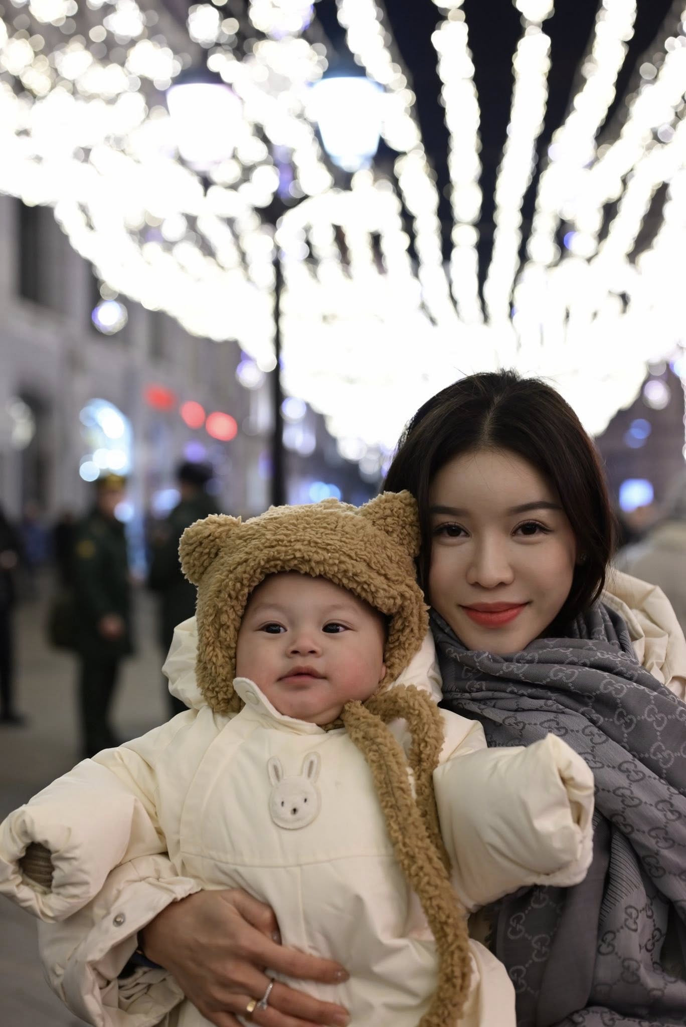 Gia đình thủ môn Lâm Tây và Yến Xuân đưa con trai về Nga, khung hình gia đình đẹp xuất sắc- Ảnh 3. Gia đình thủ môn Lâm Tây và Yến Xuân đưa con trai về Nga, khung hình gia đình đẹp xuất sắc- Ảnh 3.