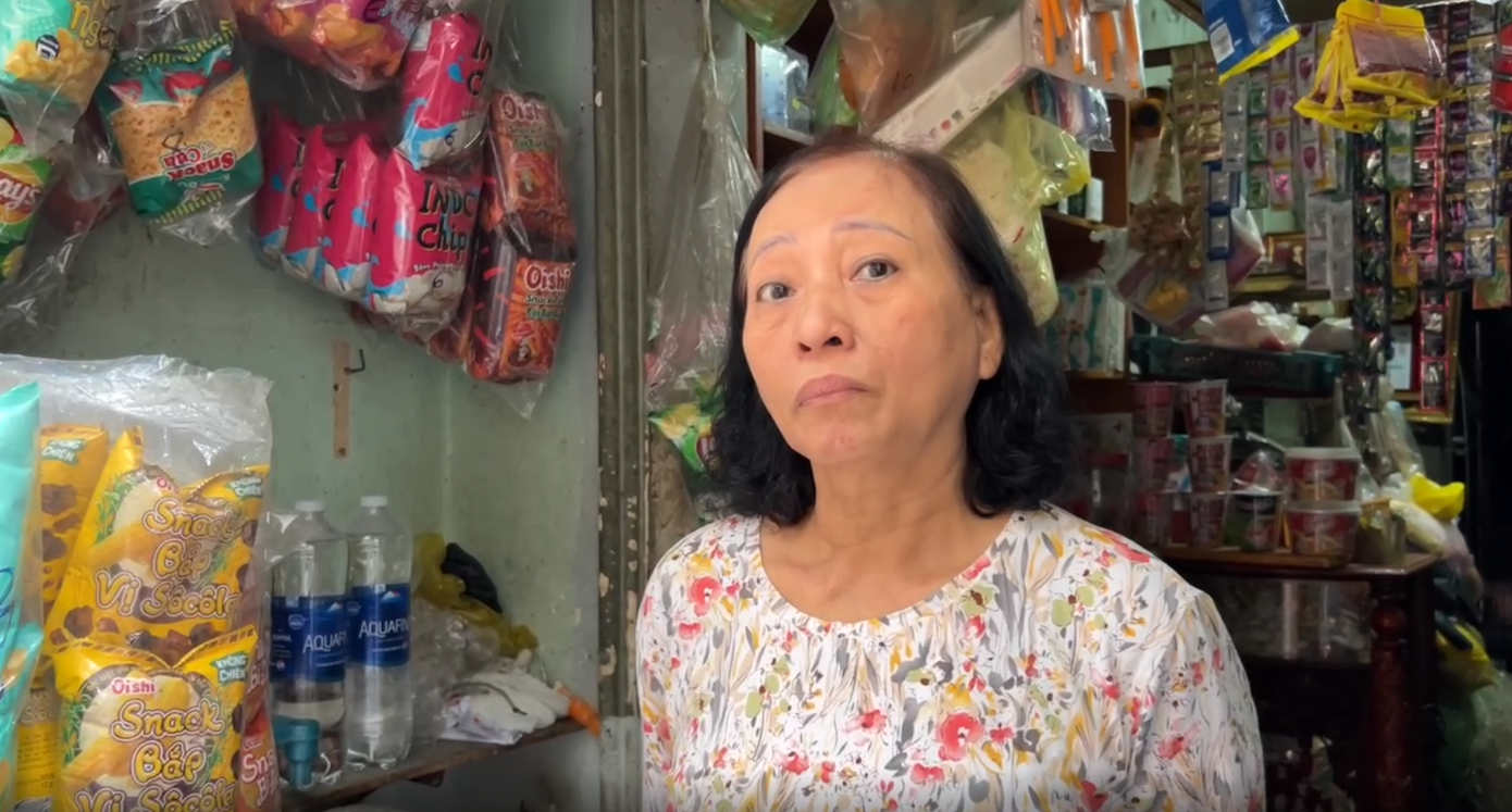 Vụ cháy quán ăn ở TPHCM: Cha gào khóc xin cứu con giữa biển lửa - Ảnh 1.