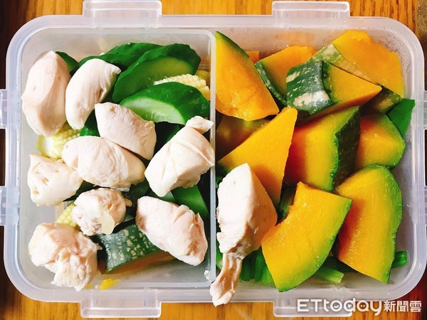 Không phải là chật vật giảm 1-2kg, cô gái này đã giảm một kèo 60kg trong 4 năm chỉ bằng thay đổi cách ăn, không cần phải nhịn - Ảnh 3.