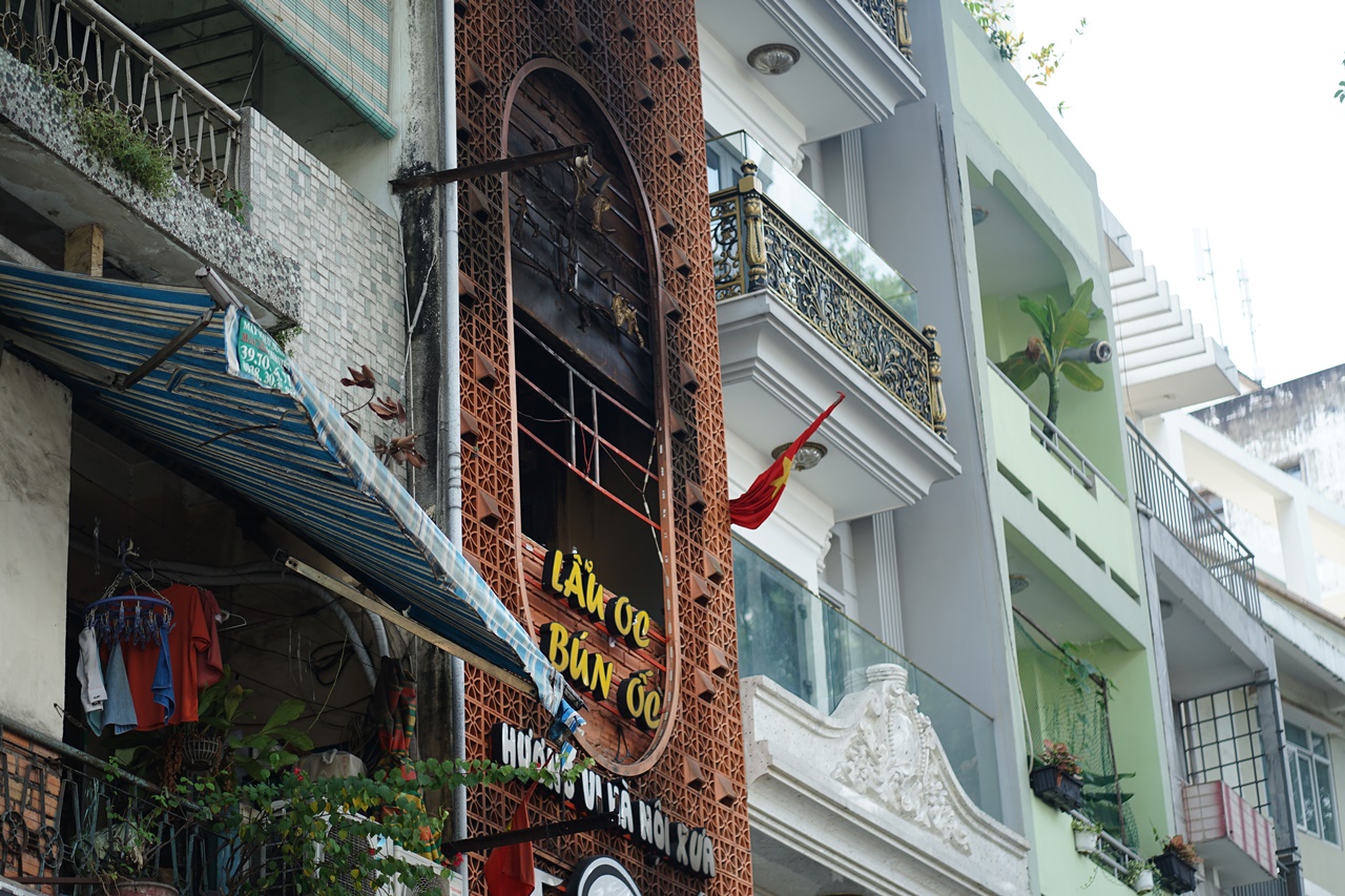 Hai cô gái thoát khỏi vụ cháy quán ăn ở tp . Hcm: Câu chuyện cảm động và hy hữu - Ảnh 1.