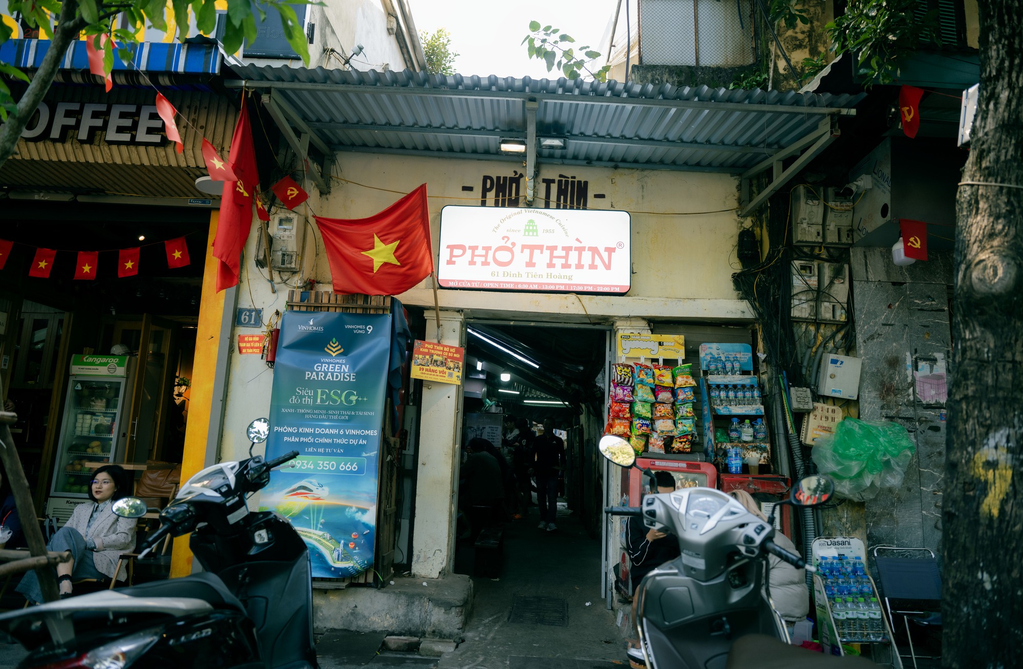 Phở Thìn Bờ Hồ rời địa chỉ huyền thọai: Hành trình 70 năm và tương lai mới - Ảnh 1.