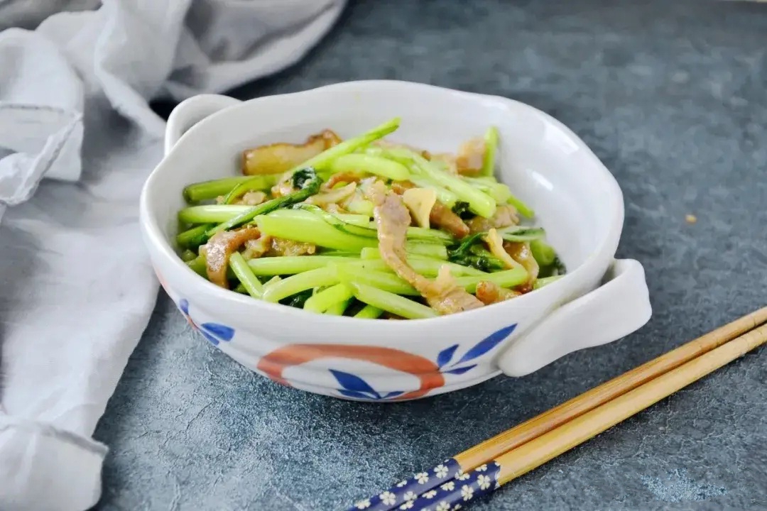 Đừng coi thường loại rau này chỉ vì rẻ: Ăn ngon lại siêu tốt cho gan và cải thiện thị lực mùa đông - Ảnh 1.