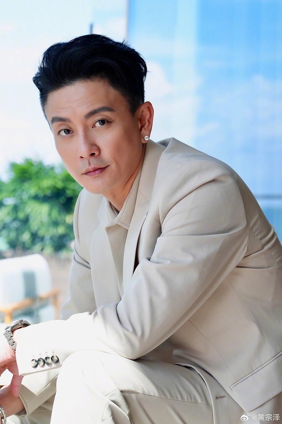 “Tóm dính” nam thần hạng A dạo phố cùng gái lạ, ngoại hình hốc hác đến khó tin - Ảnh 4. “Tóm dính” nam thần hạng A dạo phố cùng gái lạ, ngoại hình hốc hác đến khó tin - Ảnh 4.