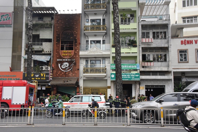 Vụ cháy quán ăn ở TPHCM chỉ có một lối thoát nạn duy nhất gây thương vong - Ảnh 2.