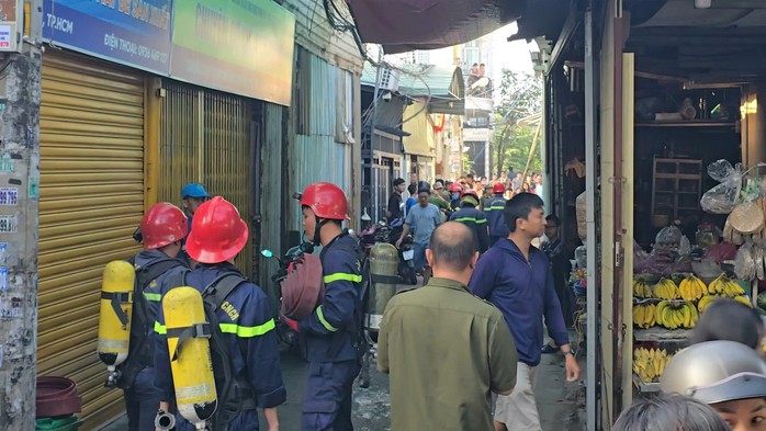 Cháy nhà 2 tầng ở TPHCM làm 1 người tử vong, nguyên nhân đang được điều tra - Ảnh 3. Cháy nhà 2 tầng ở TPHCM làm 1 người tử vong, nguyên nhân đang được điều tra - Ảnh 3.