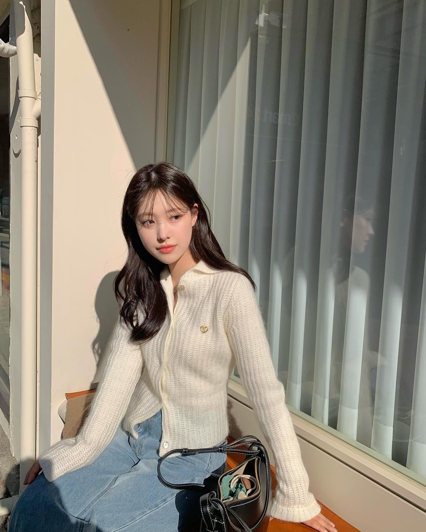 4 Cách mặc áo len đơn giản mà sành điệu của Phụ nữ Hàn Quốc - Ảnh 14. 4 Cách mặc áo len đơn giản mà sành điệu của Phụ nữ Hàn Quốc - Ảnh 14.