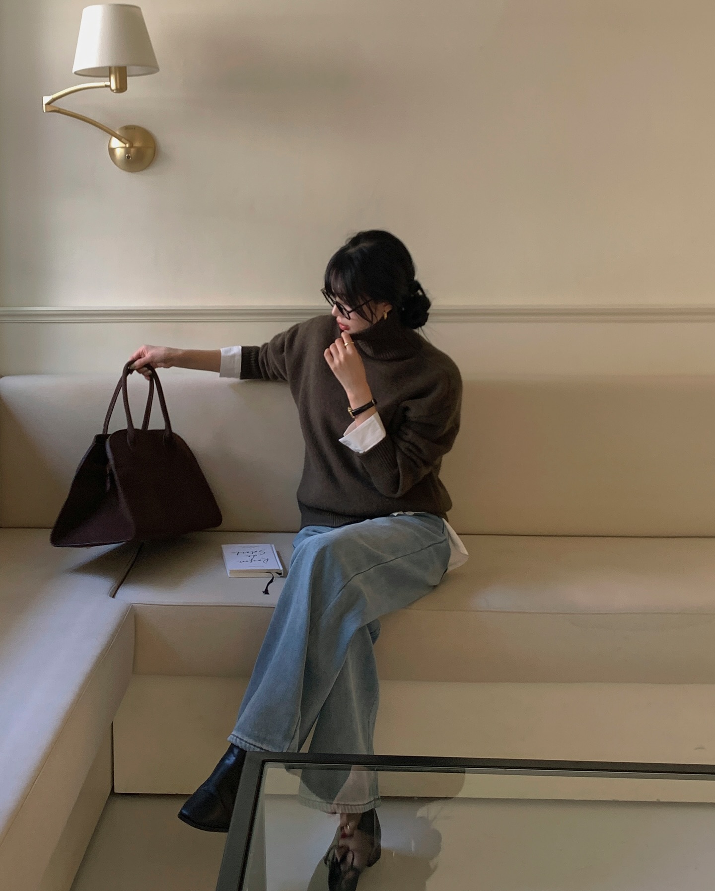 4 Cách mặc áo len đơn giản mà sành điệu của Phụ nữ Hàn Quốc - Ảnh 12. 4 Cách mặc áo len đơn giản mà sành điệu của Phụ nữ Hàn Quốc - Ảnh 12.