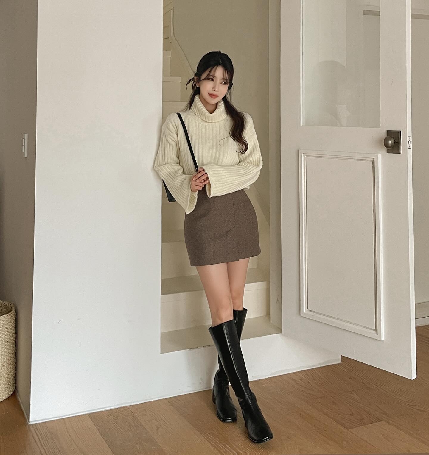 4 Cách mặc áo len đơn giản mà sành điệu của Phụ nữ Hàn Quốc - Ảnh 6. 4 Cách mặc áo len đơn giản mà sành điệu của Phụ nữ Hàn Quốc - Ảnh 6.