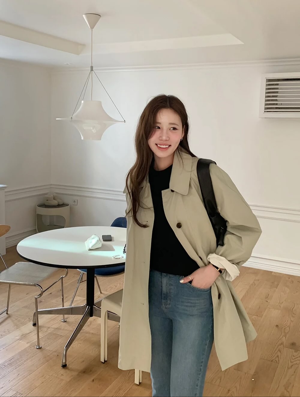 5 Kiểu áo khoác phối đồ với quần jeans đẹp nhất cho mọi phong cách - Ảnh 7. 5 Kiểu áo khoác phối đồ với quần jeans đẹp nhất cho mọi phong cách - Ảnh 7.