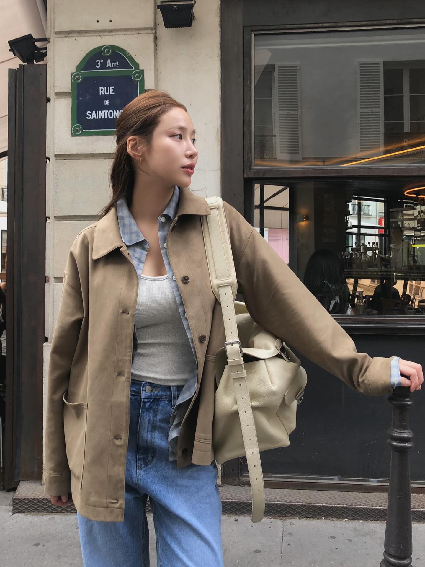 5 Kiểu áo khoác phối đồ với quần jeans đẹp nhất cho mọi phong cách - Ảnh 8. 5 Kiểu áo khoác phối đồ với quần jeans đẹp nhất cho mọi phong cách - Ảnh 8.