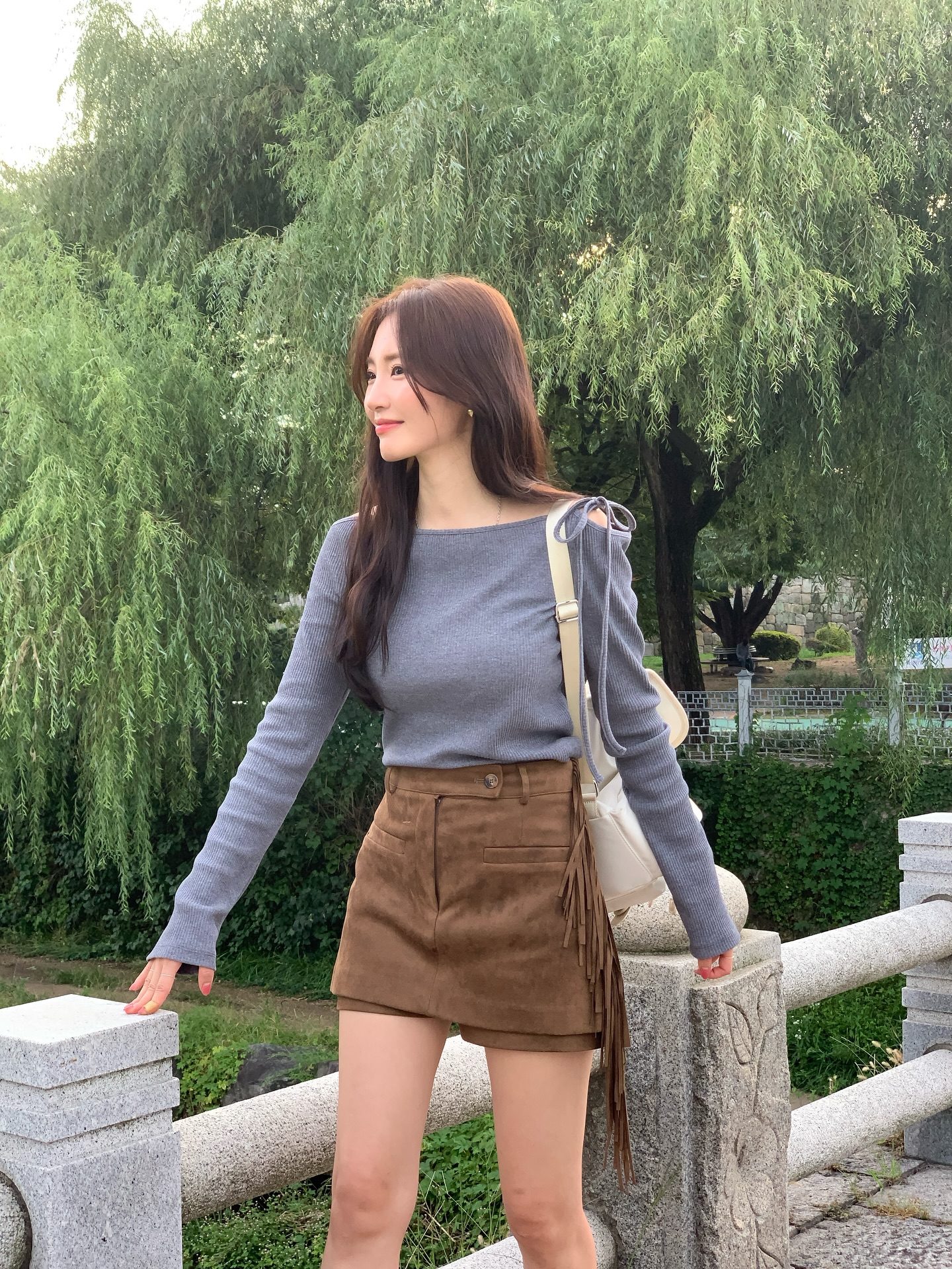 4 Cách mặc áo len đơn giản mà sành điệu của Phụ nữ Hàn Quốc - Ảnh 7. 4 Cách mặc áo len đơn giản mà sành điệu của Phụ nữ Hàn Quốc - Ảnh 7.