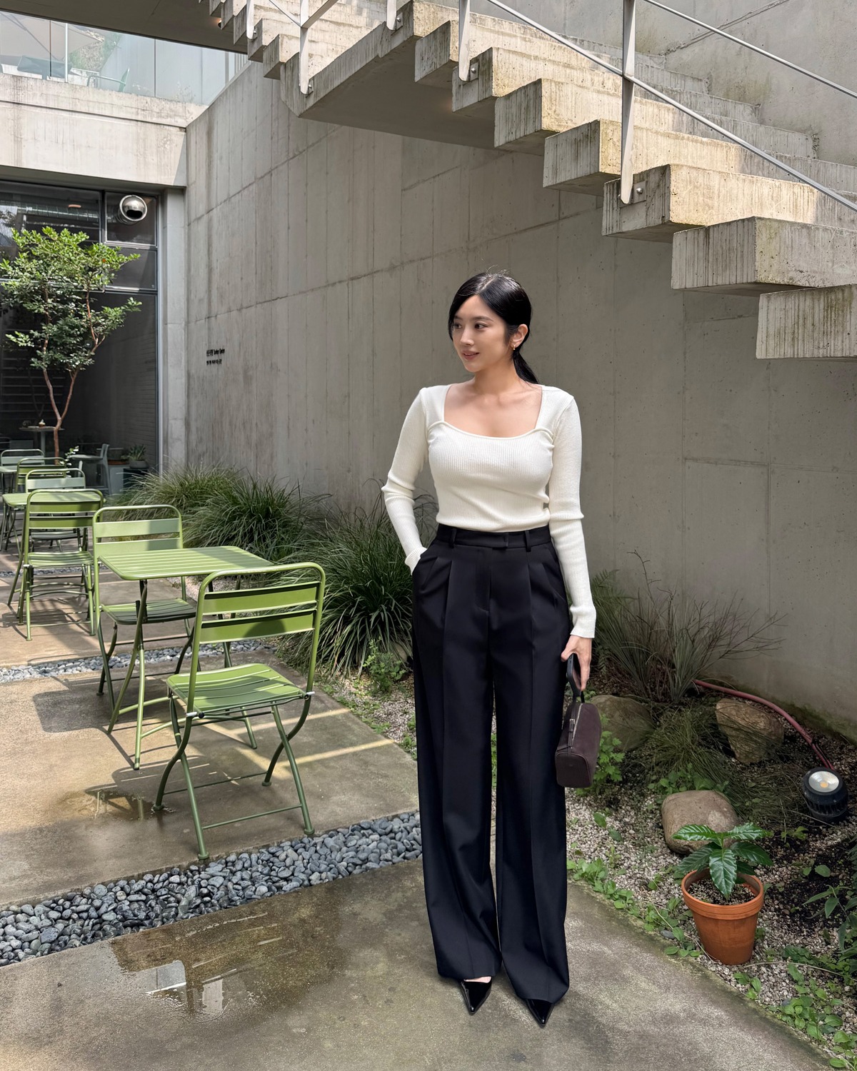 4 Cách mặc áo len đơn giản mà sành điệu của Phụ nữ Hàn Quốc - Ảnh 9. 4 Cách mặc áo len đơn giản mà sành điệu của Phụ nữ Hàn Quốc - Ảnh 9.