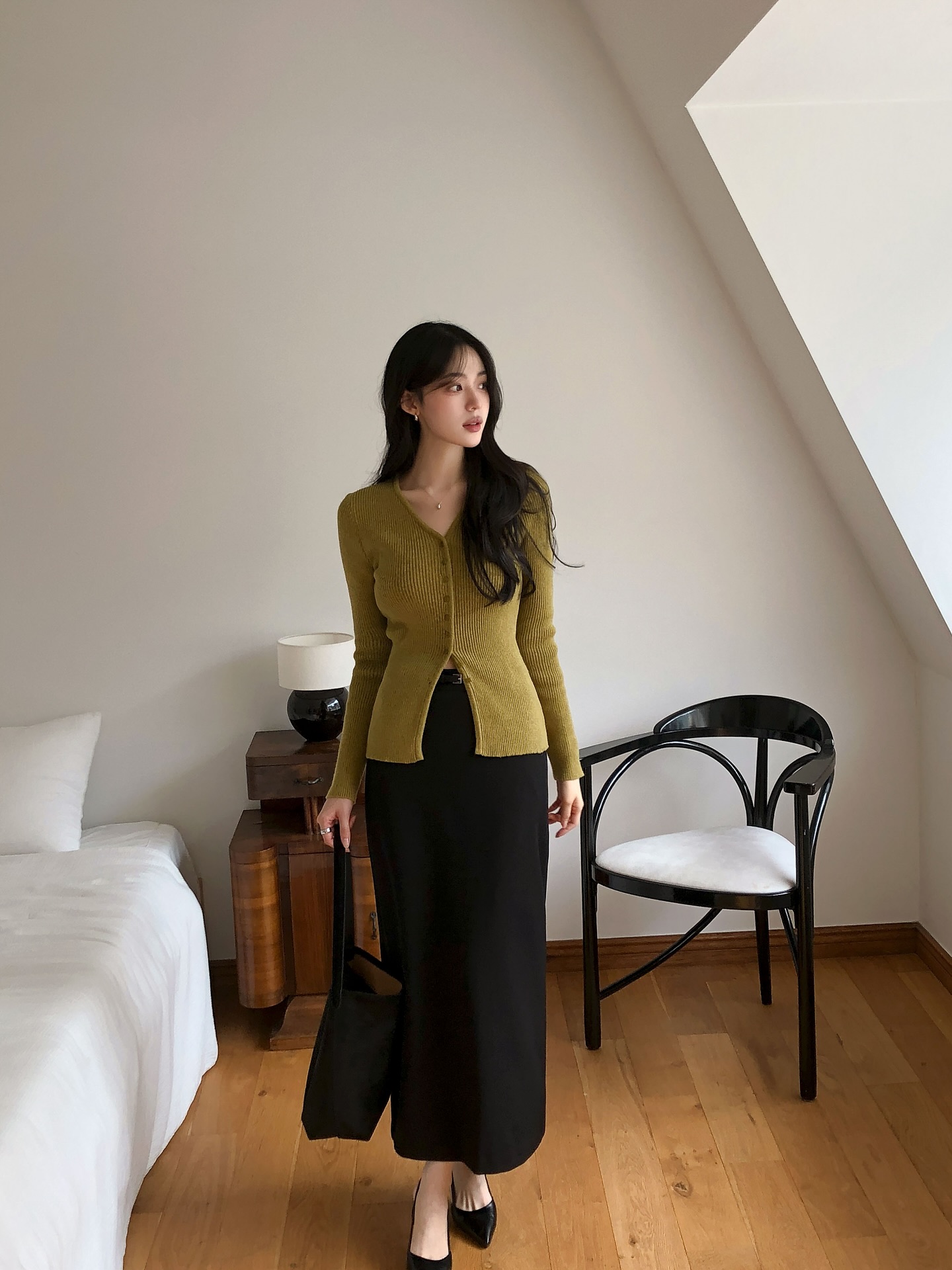 4 Cách mặc áo len đơn giản mà sành điệu của Phụ nữ Hàn Quốc - Ảnh 3. 4 Cách mặc áo len đơn giản mà sành điệu của Phụ nữ Hàn Quốc - Ảnh 3.