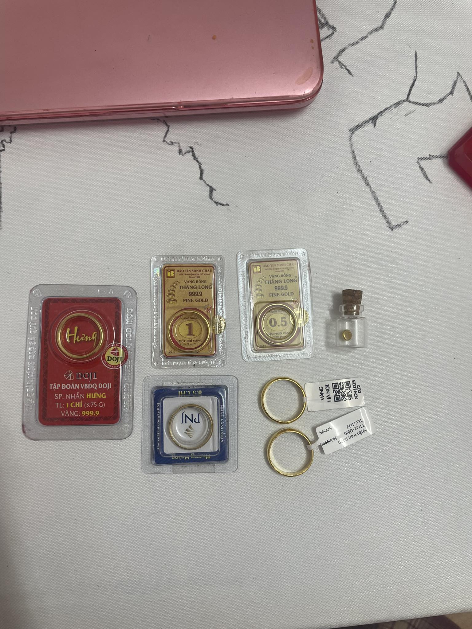 Bức ảnh 10 năm mua vàng sướng cả mắt- Ảnh 2. Bức ảnh 10 năm mua vàng sướng cả mắt- Ảnh 2.