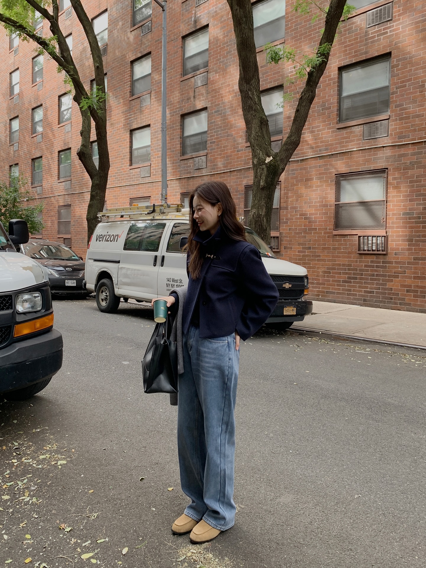 5 Kiểu áo khoác phối đồ với quần jeans đẹp nhất cho mọi phong cách - Ảnh 6. 5 Kiểu áo khoác phối đồ với quần jeans đẹp nhất cho mọi phong cách - Ảnh 6.