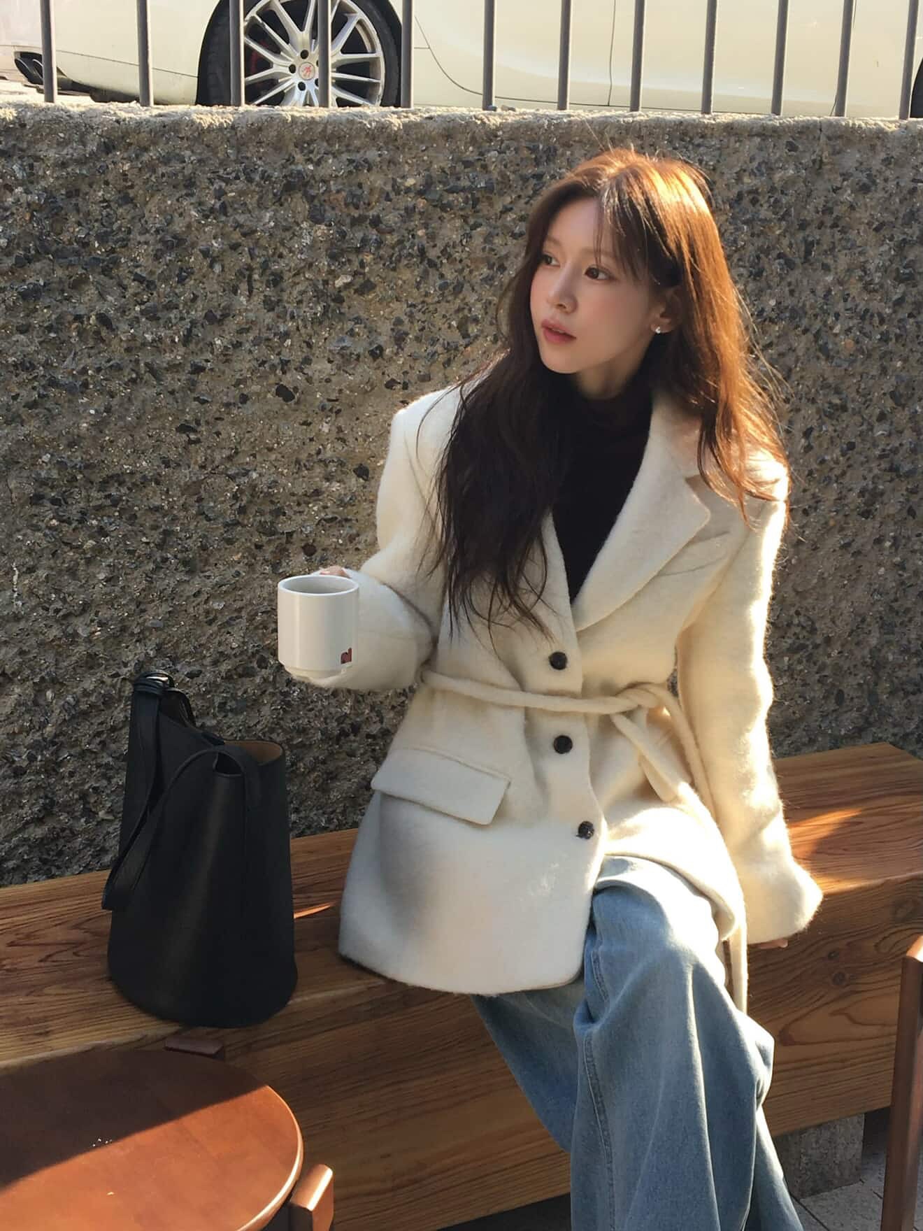 5 Kiểu áo khoác phối đồ với quần jeans đẹp nhất cho mọi phong cách - Ảnh 10. 5 Kiểu áo khoác phối đồ với quần jeans đẹp nhất cho mọi phong cách - Ảnh 10.