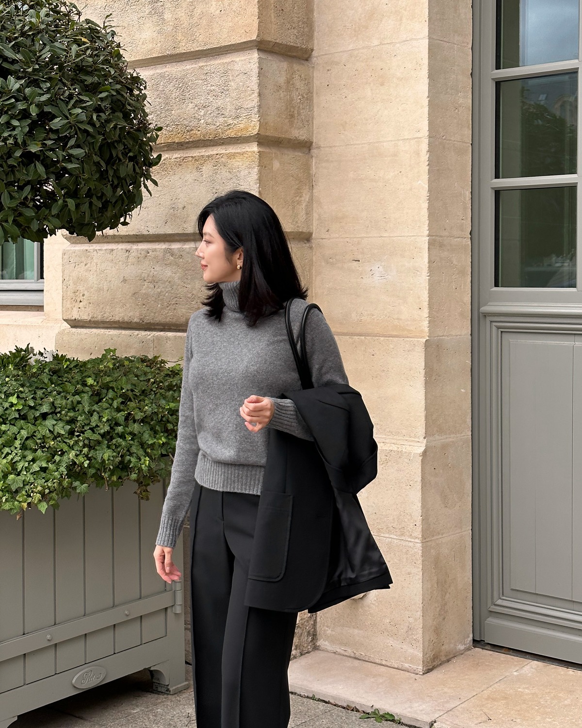 4 Cách mặc áo len đơn giản mà sành điệu của Phụ nữ Hàn Quốc - Ảnh 8. 4 Cách mặc áo len đơn giản mà sành điệu của Phụ nữ Hàn Quốc - Ảnh 8.