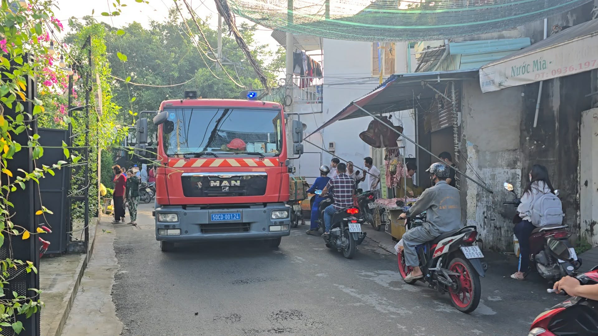 Hàng xóm bàng hoàng kể lại vụ cháy nhà ở TP.HCM khiến 1 người đàn ông tử vong - Ảnh 1.