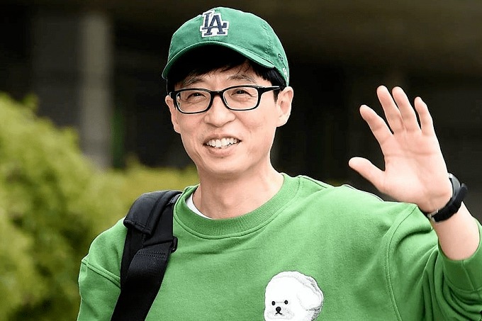 Lee Yi Kyung phản pháo MC quốc dân Yoo Jae Suk trên sân khấu AAA gây sốt mạng xã hội - Ảnh 5. Lee Yi Kyung phản pháo MC quốc dân Yoo Jae Suk trên sân khấu AAA gây sốt mạng xã hội - Ảnh 5.