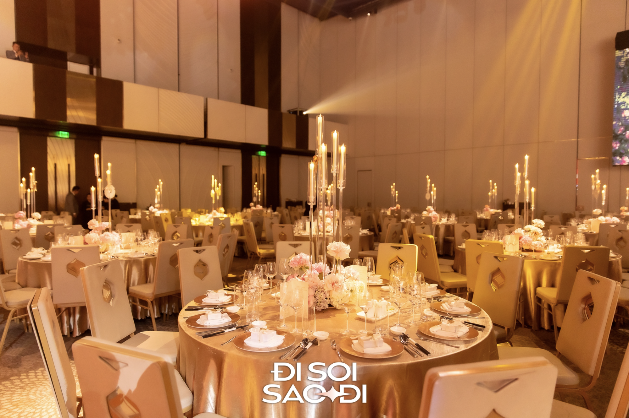 Tiệc cưới Tiên Nguyễn với thực đơn 63 món ngon xa xỉ gây choáng ngợp - Ảnh 2. Tiệc cưới Tiên Nguyễn với thực đơn 63 món ngon xa xỉ gây choáng ngợp - Ảnh 2.