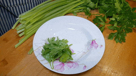 Cần tây: Món ngon giúp làm sạch mạch máu và ngăn ngừa đột qụy hiệu quả - Ảnh 1. Cần tây: Món ngon giúp làm sạch mạch máu và ngăn ngừa đột qụy hiệu quả - Ảnh 1.