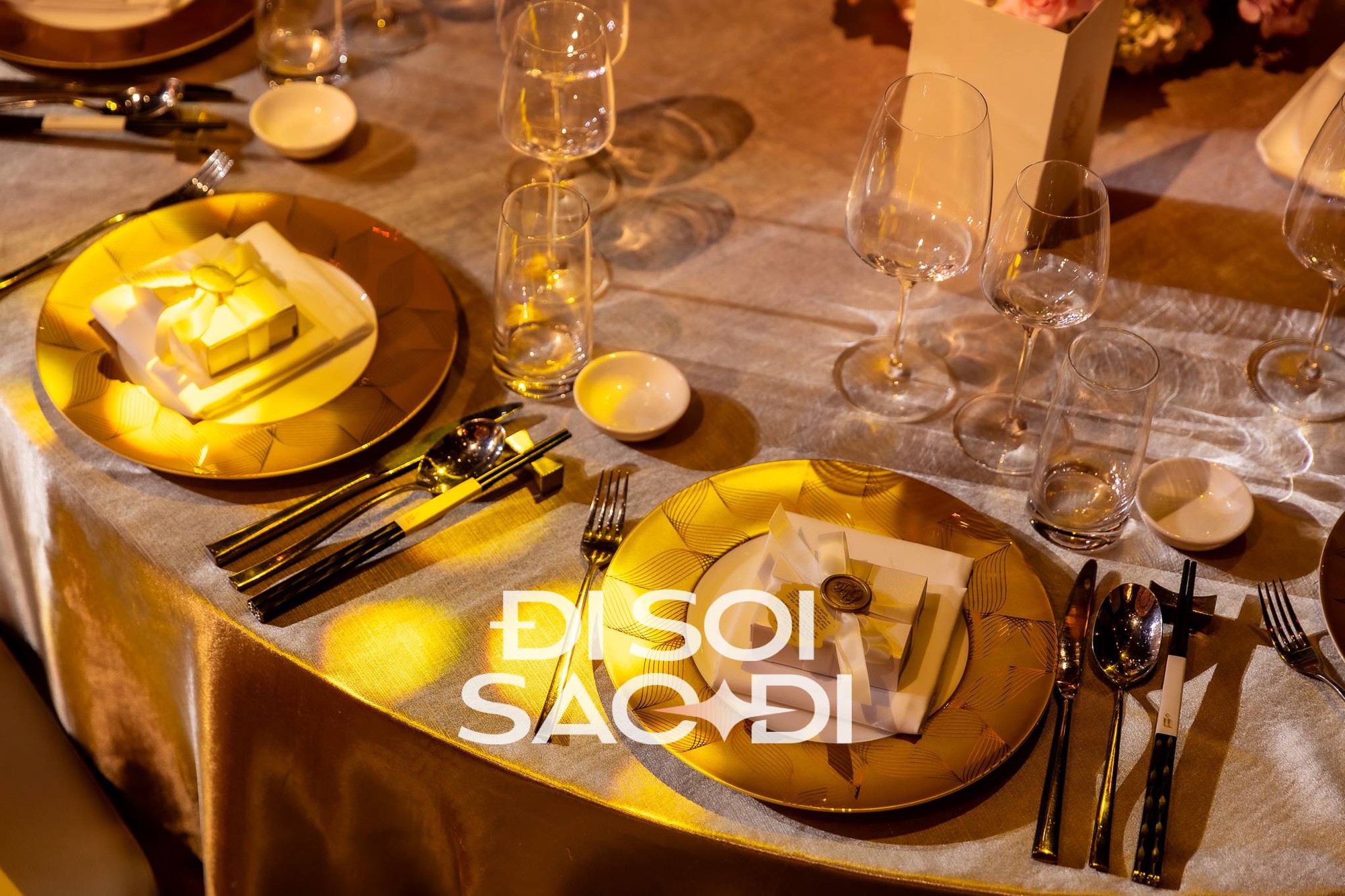 Tiệc cưới Tiên Nguyễn với thực đơn 63 món ngon xa xỉ gây choáng ngợp - Ảnh 6. Tiệc cưới Tiên Nguyễn với thực đơn 63 món ngon xa xỉ gây choáng ngợp - Ảnh 6.