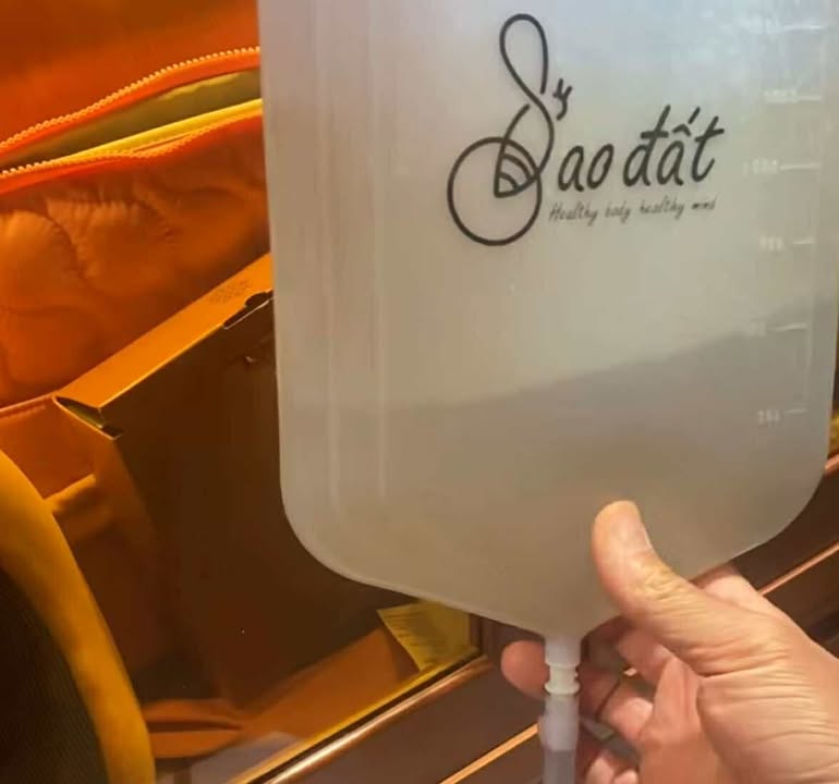 Xôn xao MXH: Ông bố khoe chữa viêm họng cho con bằng cách... dùng chanh muối để thụt đại tràng- Ảnh 2. Xôn xao MXH: Ông bố khoe chữa viêm họng cho con bằng cách... dùng chanh muối để thụt đại tràng- Ảnh 2.