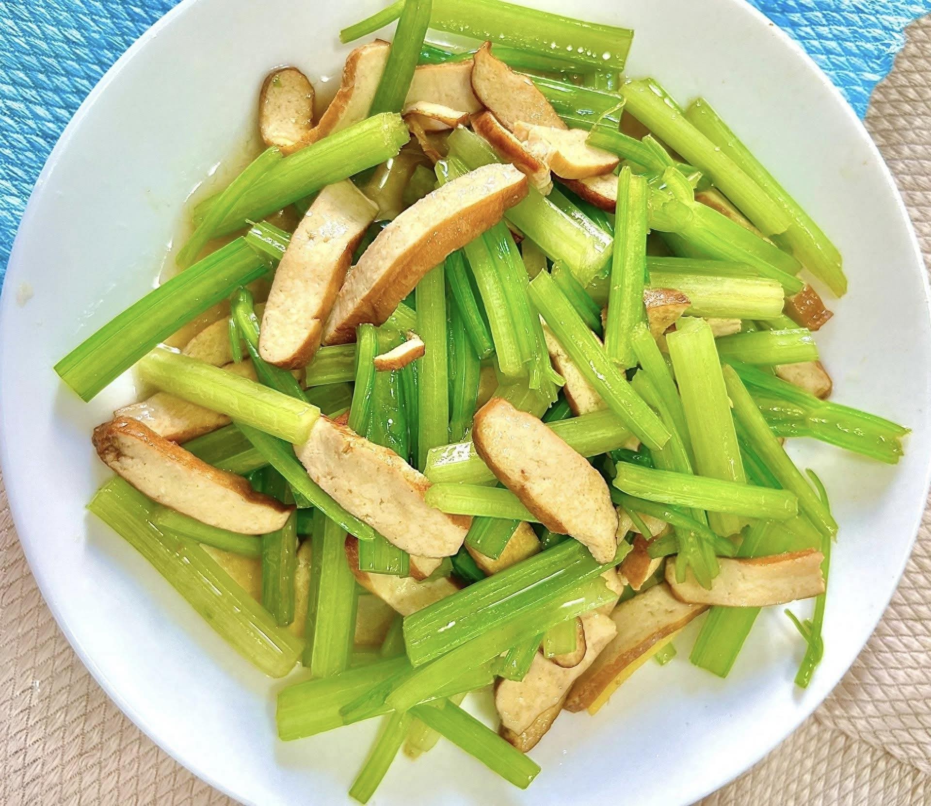 Cần tây: Món ngon giúp làm sạch mạch máu và ngăn ngừa đột qụy hiệu quả - Ảnh 5. Cần tây: Món ngon giúp làm sạch mạch máu và ngăn ngừa đột qụy hiệu quả - Ảnh 5.