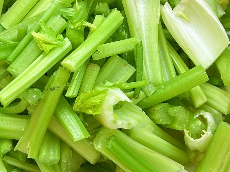 Cần tây: Món ngon giúp làm sạch mạch máu và ngăn ngừa đột qụy hiệu quả - Ảnh 13. Cần tây: Món ngon giúp làm sạch mạch máu và ngăn ngừa đột qụy hiệu quả - Ảnh 13.