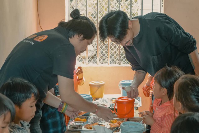 Đen Vâu lên tiếng làm rõ mối quan hệ giữa bản thân và Dự án Nuôi Em- Ảnh 1. Đen Vâu lên tiếng làm rõ mối quan hệ giữa bản thân và Dự án Nuôi Em- Ảnh 1.