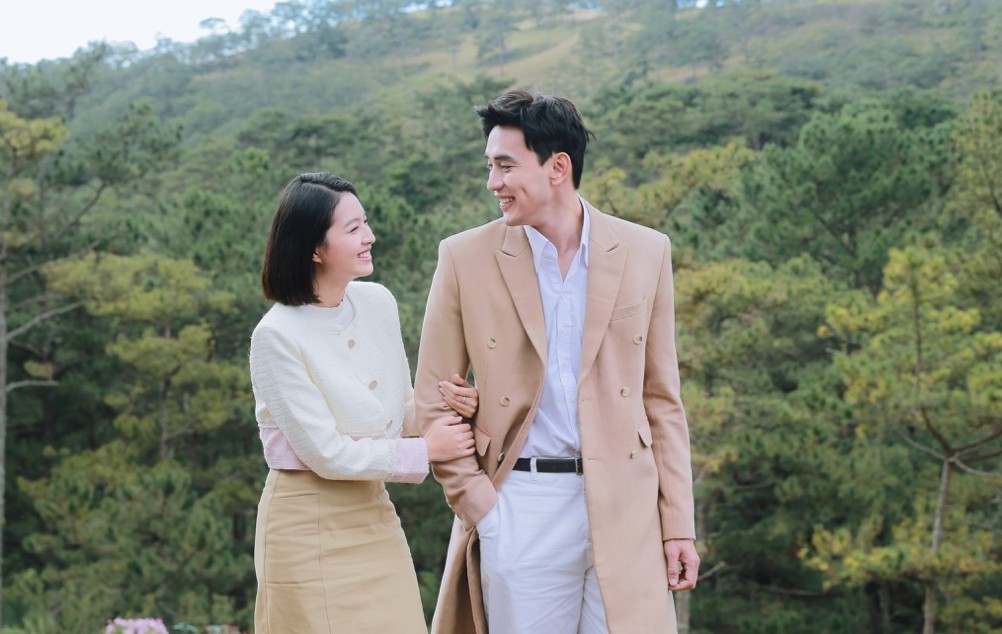 Hậu trường Bích Ngọc: Nữ diễn viên nổi bật nhất Vbiz 2025 với 6 phim hot - Ảnh 2. Hậu trường Bích Ngọc: Nữ diễn viên nổi bật nhất Vbiz 2025 với 6 phim hot - Ảnh 2.