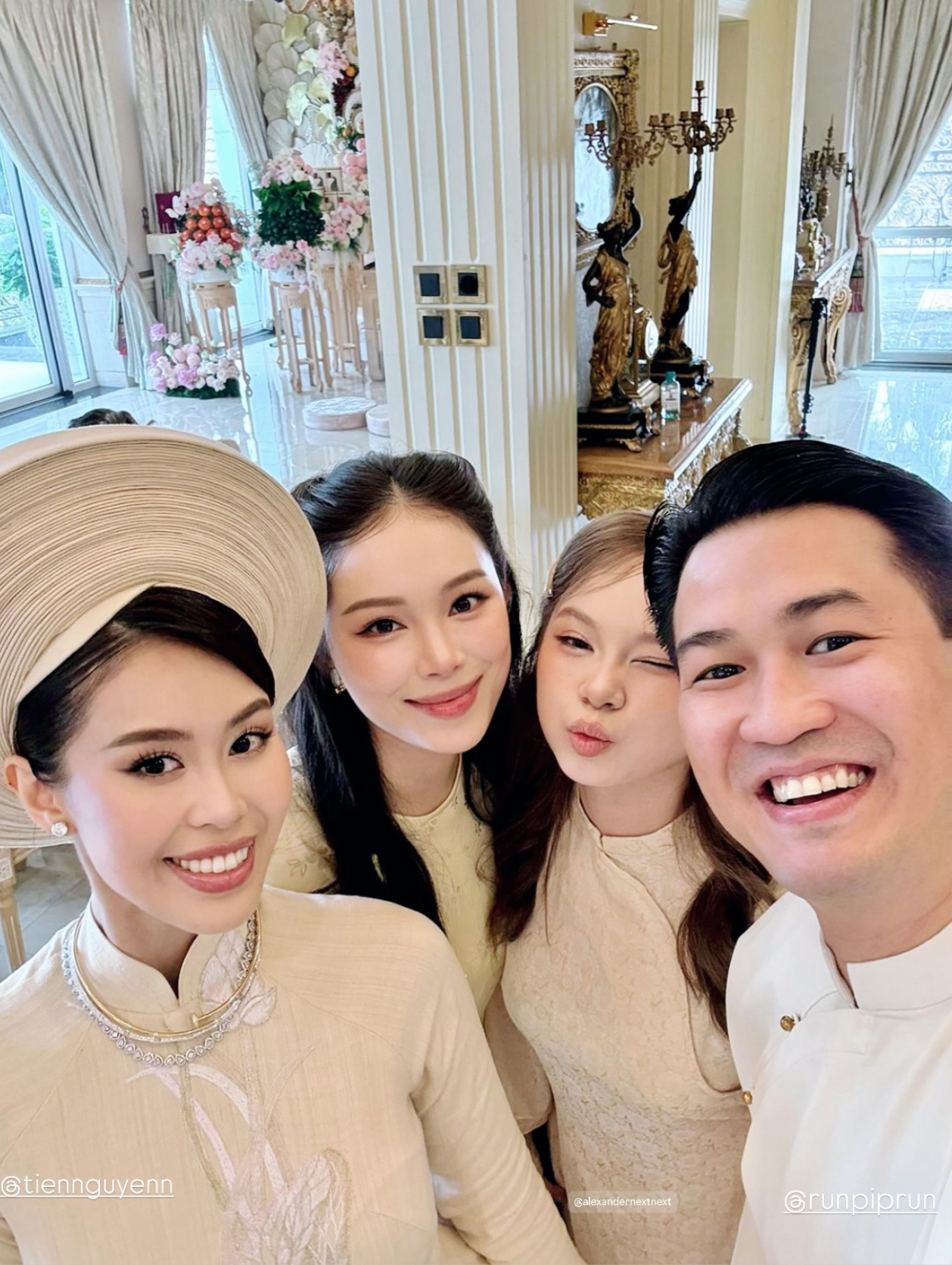 Tổ hợp áo dài hào môn: Hà Tăng, Linh Rin khác biệt nhà chồng; gia đình tỷ phú cài ẩn ý sau 1 chi tiết- Ảnh 4. Tổ hợp áo dài hào môn: Hà Tăng, Linh Rin khác biệt nhà chồng; gia đình tỷ phú cài ẩn ý sau 1 chi tiết- Ảnh 4.