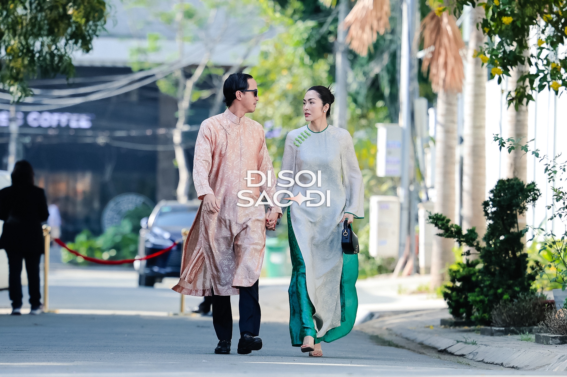 Đám cưới Tiên Nguyễn: Cô dâu đeo kim cương lấp lánh lộ diện, gia đình tỷ phú tươi rói gả con gái cưng!- Ảnh 12.