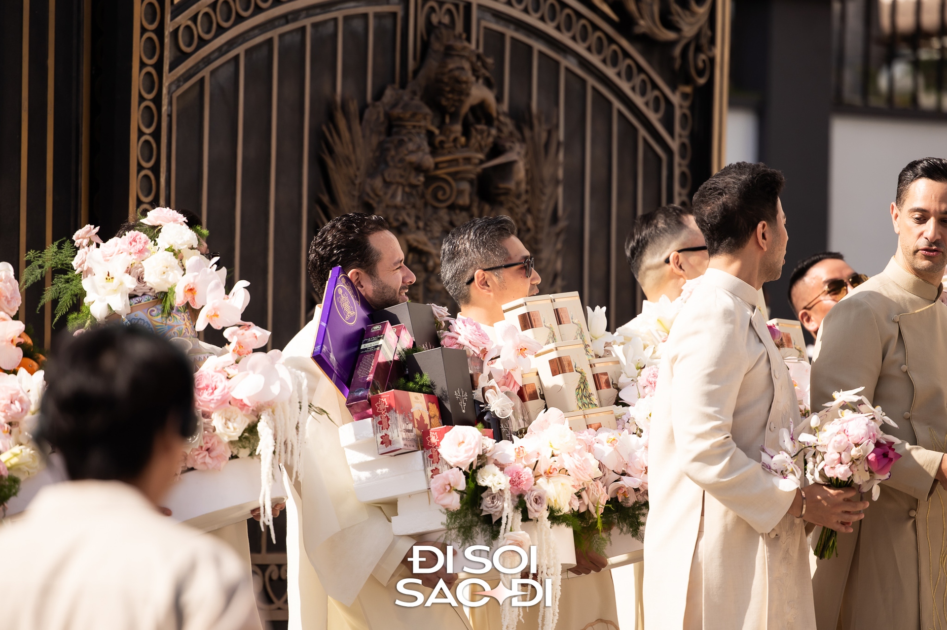 Đám cưới Tiên Nguyễn: Hôn lễ sang trọng và an ninh thắt chặt tại biệt thự - Ảnh 19. Đám cưới Tiên Nguyễn: Hôn lễ sang trọng và an ninh thắt chặt tại biệt thự - Ảnh 19.