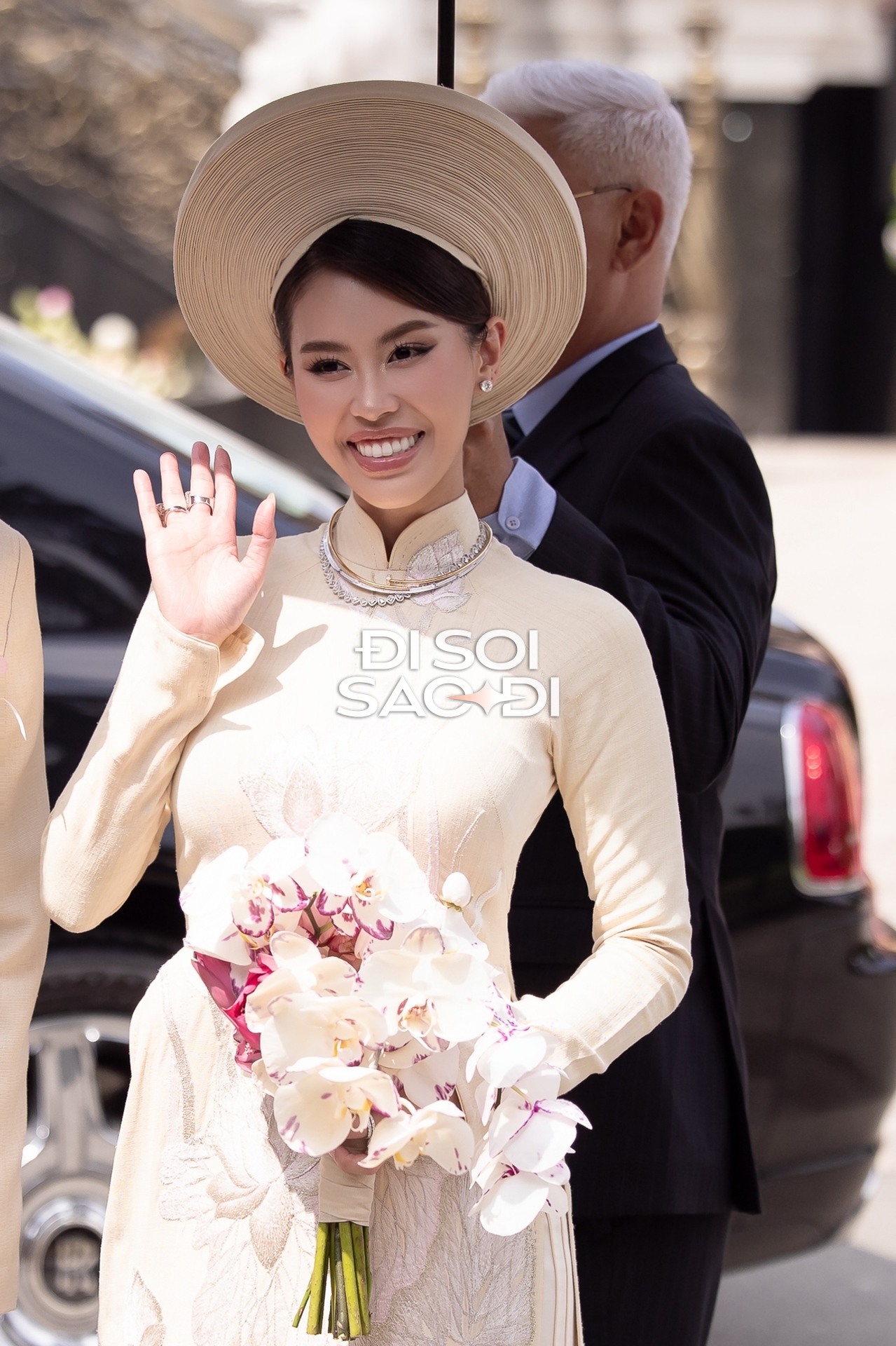 Đám cưới Tiên Nguyễn: Hôn lễ sang trọng và an ninh thắt chặt tại biệt thự - Ảnh 8. Đám cưới Tiên Nguyễn: Hôn lễ sang trọng và an ninh thắt chặt tại biệt thự - Ảnh 8.