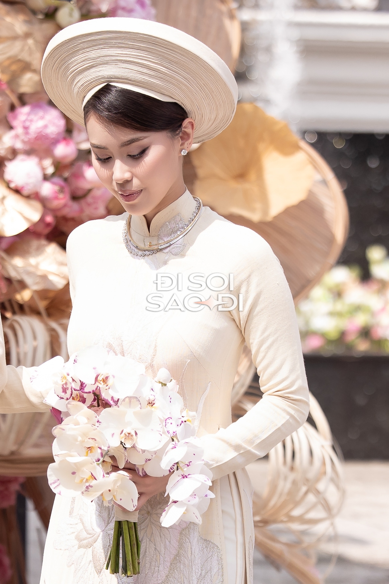 Đám cưới Tiên Nguyễn: Hôn lễ sang trọng và an ninh thắt chặt tại biệt thự - Ảnh 10. Đám cưới Tiên Nguyễn: Hôn lễ sang trọng và an ninh thắt chặt tại biệt thự - Ảnh 10.