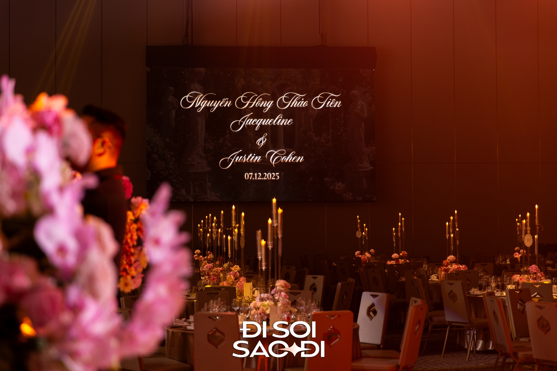 Toàn cảnh siêu lễ cưới của Tiên Nguyễn và chồng gốc Dubai: Cô dâu chú rể tình tứ, gia đình tỷ phú đến dàn khách mời Toàn cảnh siêu lễ cưới của Tiên Nguyễn và chồng gốc Dubai: Cô dâu chú rể tình tứ, gia đình tỷ phú đến dàn khách mời