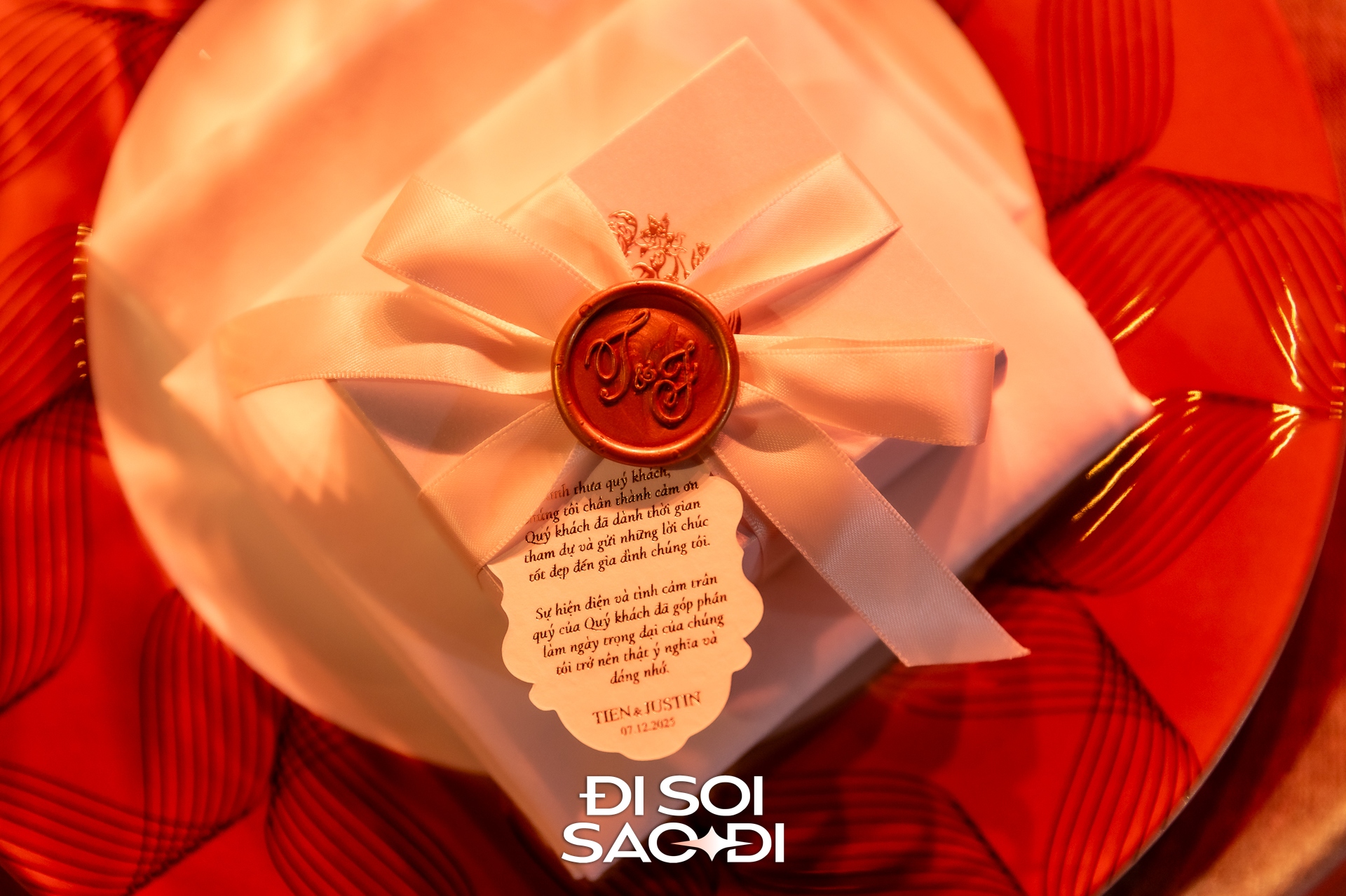 Toàn cảnh siêu lễ cưới của Tiên Nguyễn và chồng gốc Dubai: Cô dâu chú rể tình tứ, gia đình tỷ phú đến dàn khách mời Toàn cảnh siêu lễ cưới của Tiên Nguyễn và chồng gốc Dubai: Cô dâu chú rể tình tứ, gia đình tỷ phú đến dàn khách mời