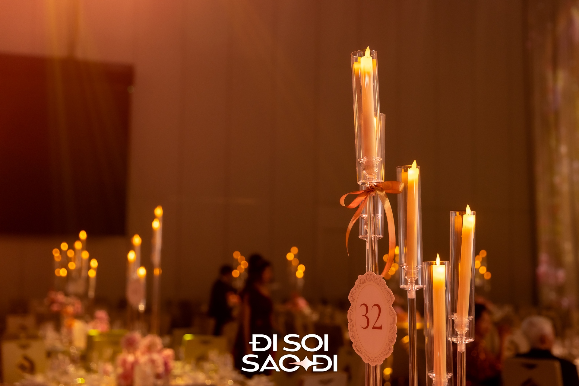 Toàn cảnh siêu lễ cưới của Tiên Nguyễn và chồng gốc Dubai: Cô dâu chú rể tình tứ, gia đình tỷ phú đến dàn khách mời Toàn cảnh siêu lễ cưới của Tiên Nguyễn và chồng gốc Dubai: Cô dâu chú rể tình tứ, gia đình tỷ phú đến dàn khách mời