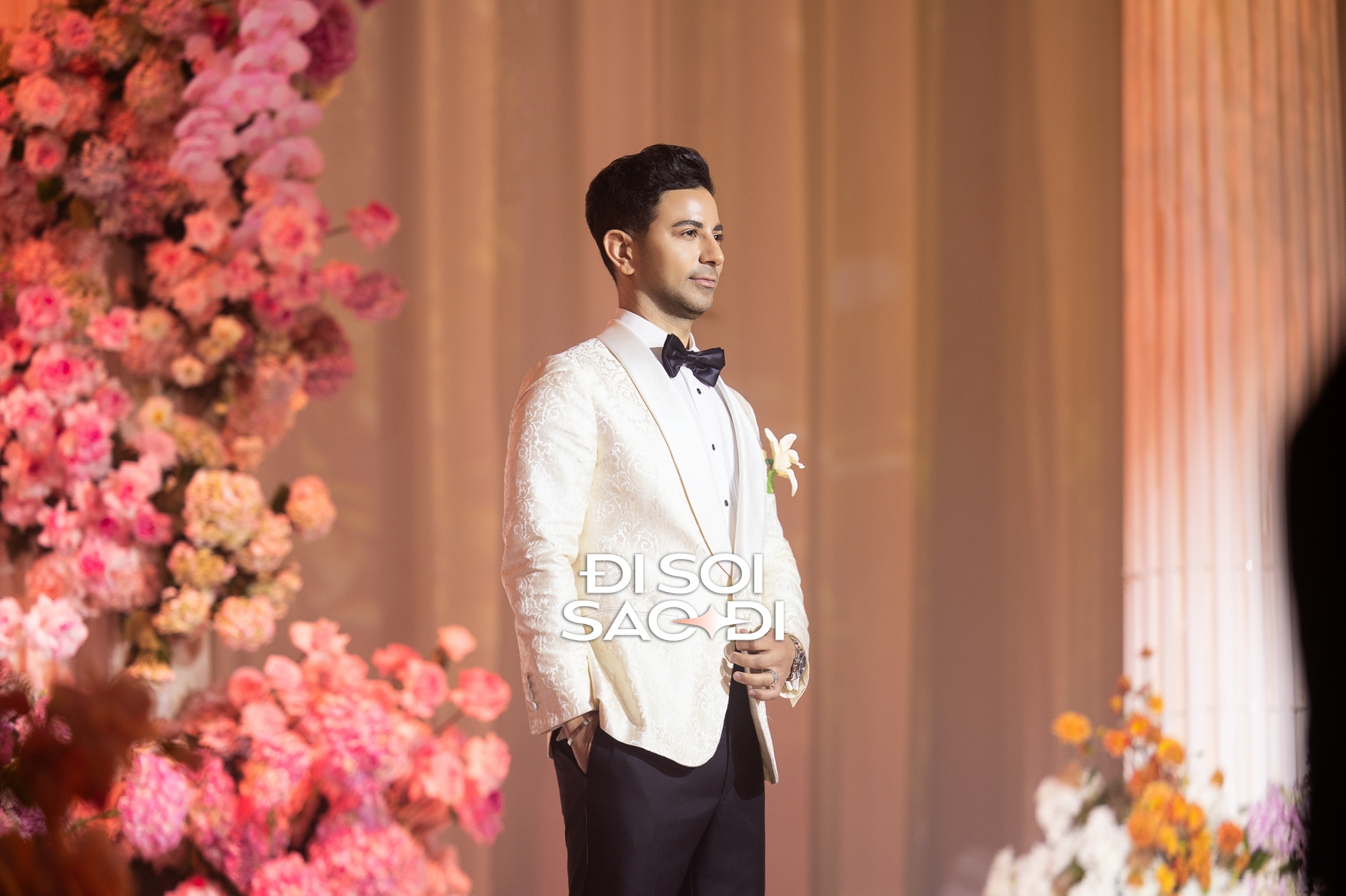 Toàn cảnh siêu lễ cưới của Tiên Nguyễn và chồng gốc Dubai: Cô dâu chú rể tình tứ, gia đình tỷ phú đến dàn khách mời Toàn cảnh siêu lễ cưới của Tiên Nguyễn và chồng gốc Dubai: Cô dâu chú rể tình tứ, gia đình tỷ phú đến dàn khách mời