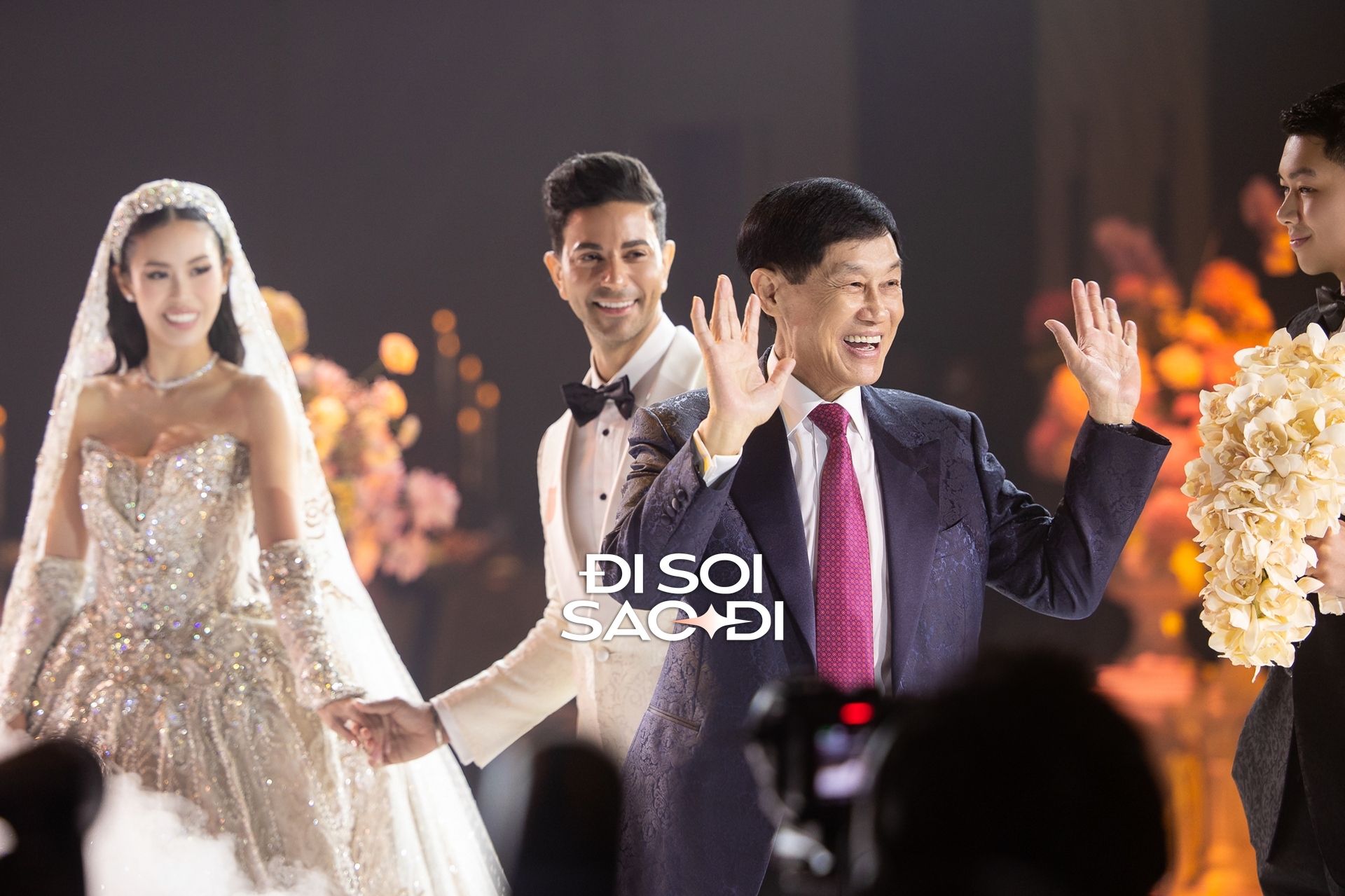 Toàn cảnh siêu lễ cưới của Tiên Nguyễn và chồng gốc Dubai: Cô dâu chú rể tình tứ, gia đình tỷ phú đến dàn khách mời Toàn cảnh siêu lễ cưới của Tiên Nguyễn và chồng gốc Dubai: Cô dâu chú rể tình tứ, gia đình tỷ phú đến dàn khách mời