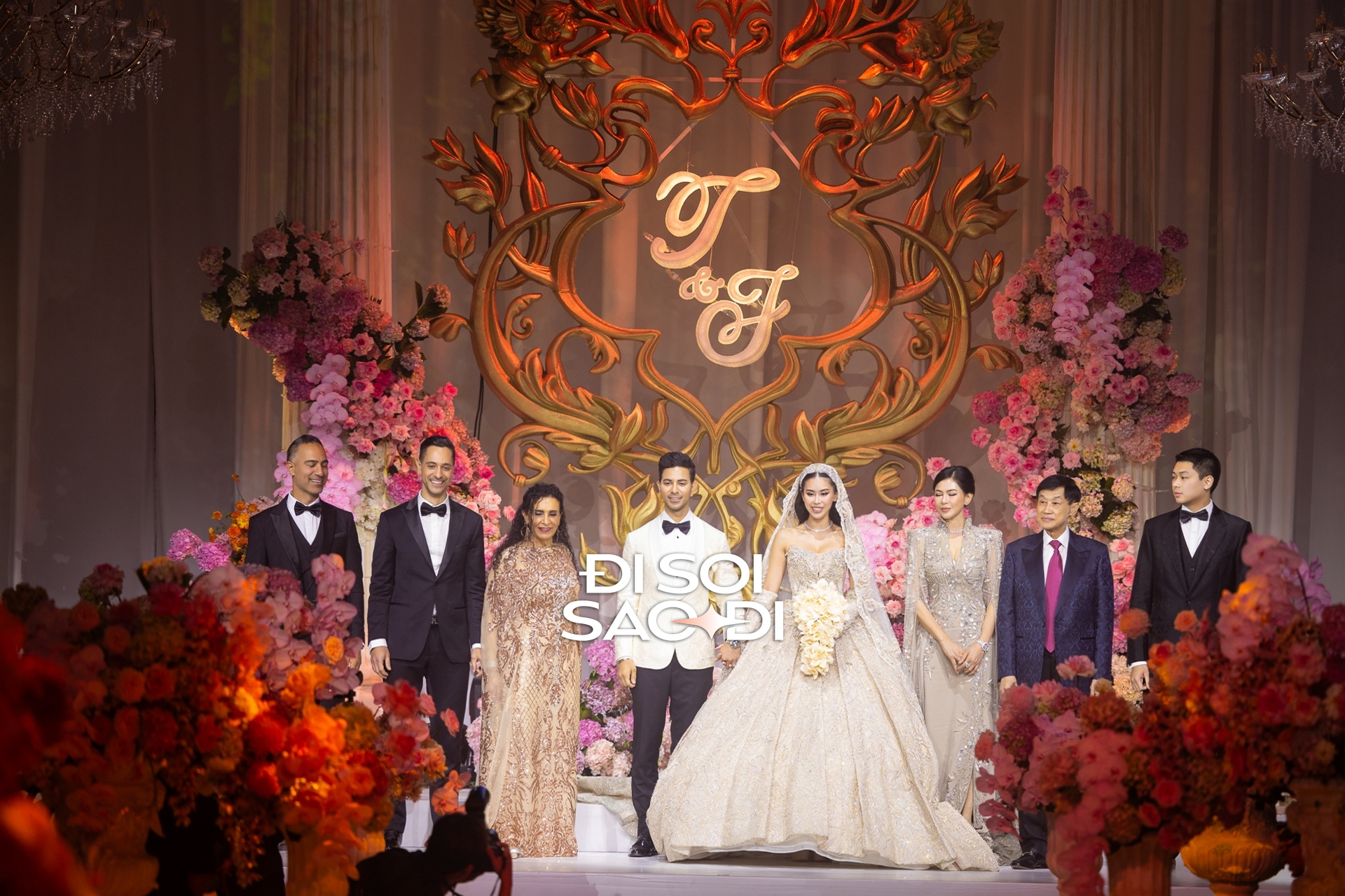 Lễ cưới của Tiên Nguyễn và chồng gốc Dubai: Cô dâu chú rể khoá môi ngọt ngào, tỷ phú Johnathan Hạnh Nguyễn phát biểu song ngữ!- Ảnh 5. Lễ cưới của Tiên Nguyễn và chồng gốc Dubai: Cô dâu chú rể khoá môi ngọt ngào, tỷ phú Johnathan Hạnh Nguyễn phát biểu song ngữ!- Ảnh 5.