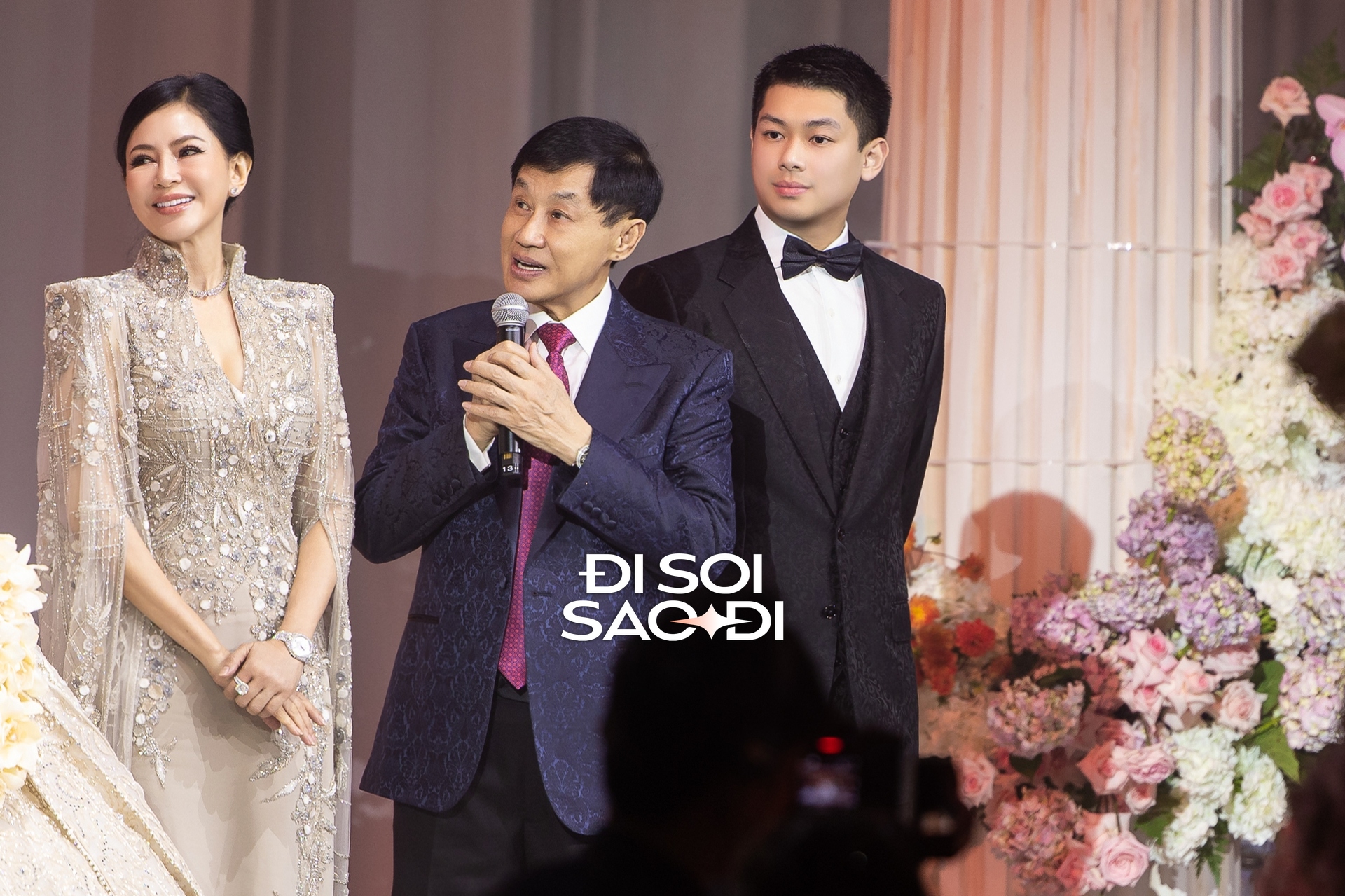 Toàn cảnh siêu lễ cưới của Tiên Nguyễn và chồng gốc Dubai: Cô dâu chú rể tình tứ, gia đình tỷ phú đến dàn khách mời Toàn cảnh siêu lễ cưới của Tiên Nguyễn và chồng gốc Dubai: Cô dâu chú rể tình tứ, gia đình tỷ phú đến dàn khách mời