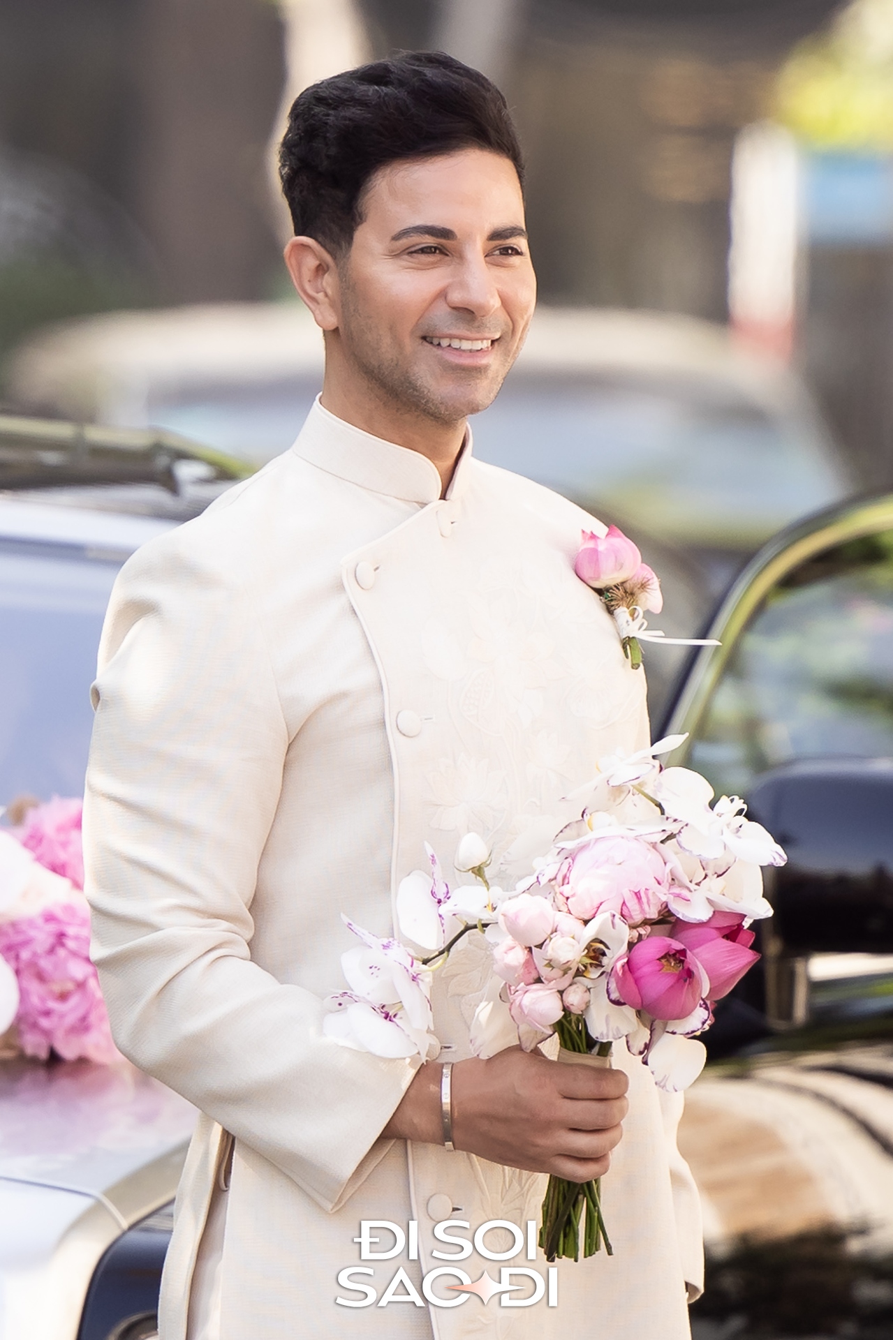 Đám cưới Tiên Nguyễn: Cô dâu đeo kim cương lấp lánh lộ diện, gia đình tỷ phú tươi rói gả con gái cưng!- Ảnh 4.